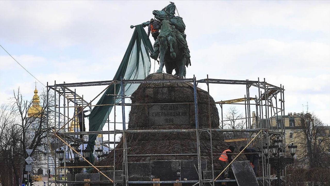 Kiev'deki büst ve heykeller koruma altına alınıyor