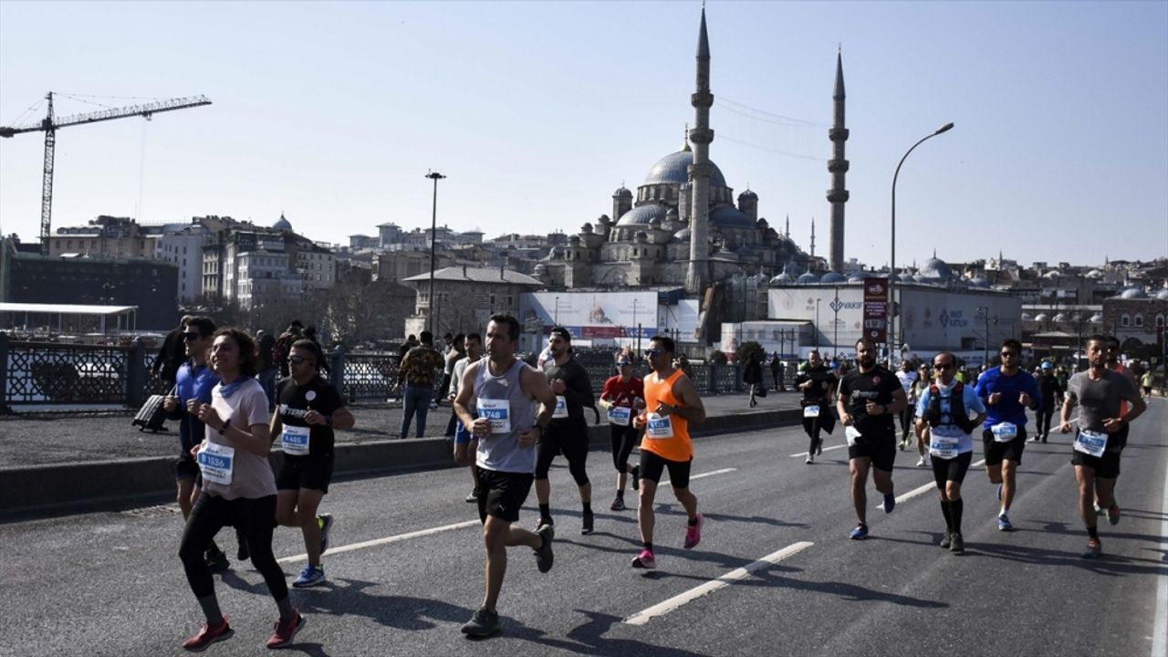 N Kolay 17. İstanbul Yarı Maratonu koşuldu