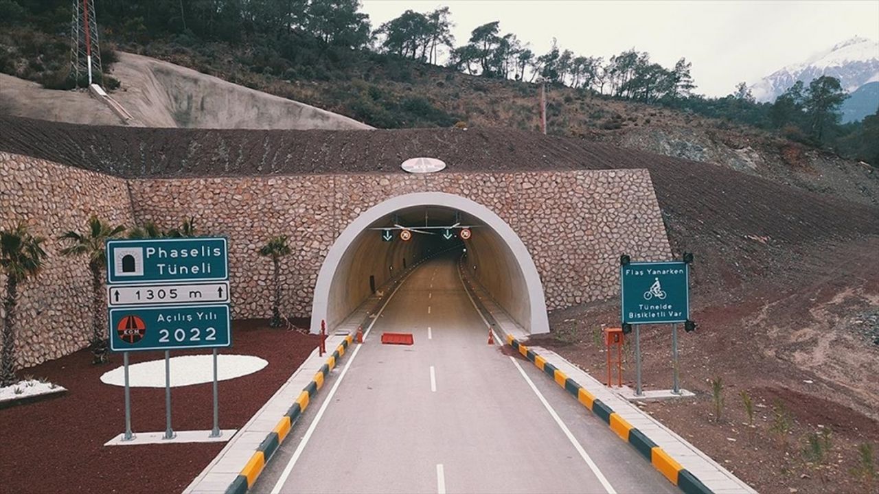 Antalya'nın ulaşımını rahatlatacak Phaselis Tüneli yarın açılacak