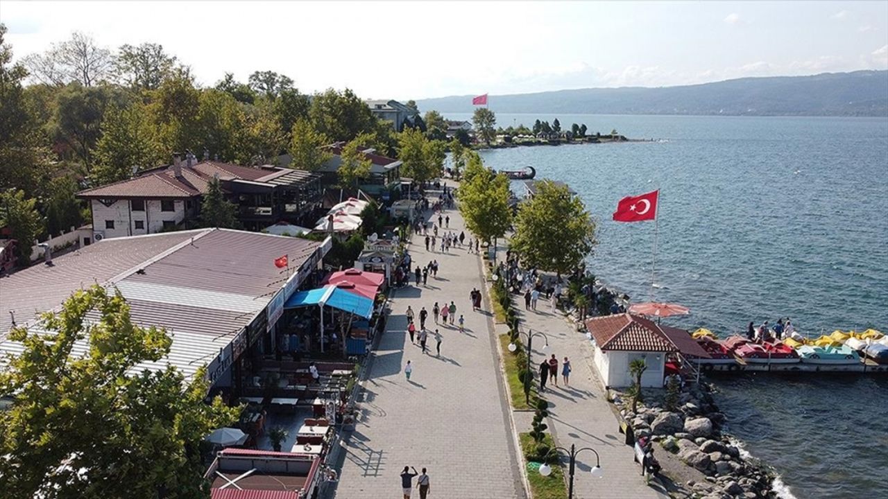 Bayram tatili için Türkiye'nin dört bir yanında rezervasyon yoğunluğu yaşanıyor