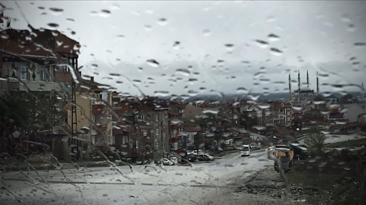 Marmara ve Batı Karadeniz bölgeleri için kuvvetli sağanak uyarısı