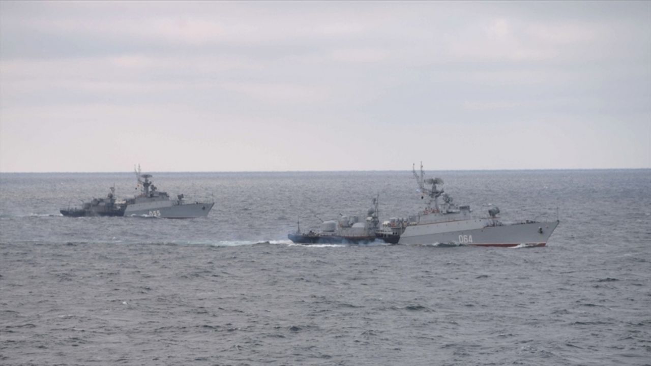 Pentagon: Rusya savaş gemisindeki patlamadan sonra Karadeniz'deki gemilerini güneye çekti
