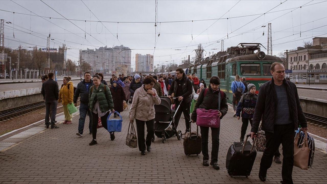 Ukrayna'da 24 saatte 1499 sivil güvenli bölgelere taşındı
