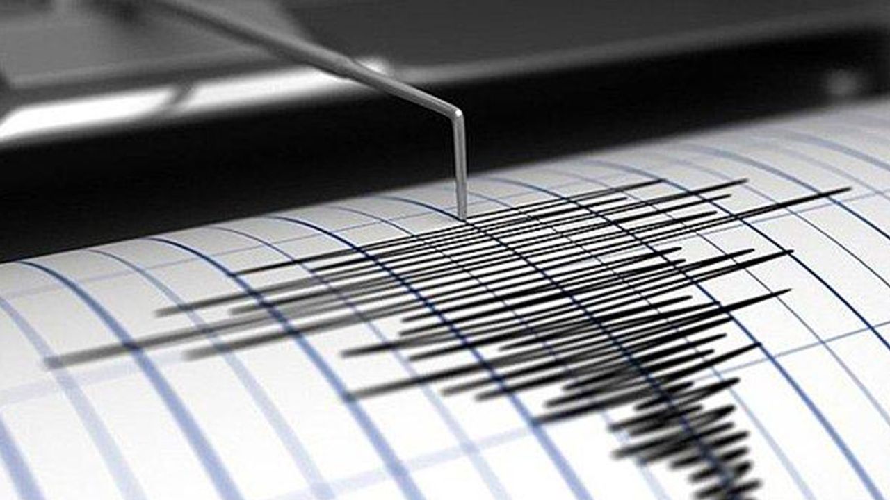 Ege Denizi'nde 4.8'lik deprem, İzmir'de hissedildi