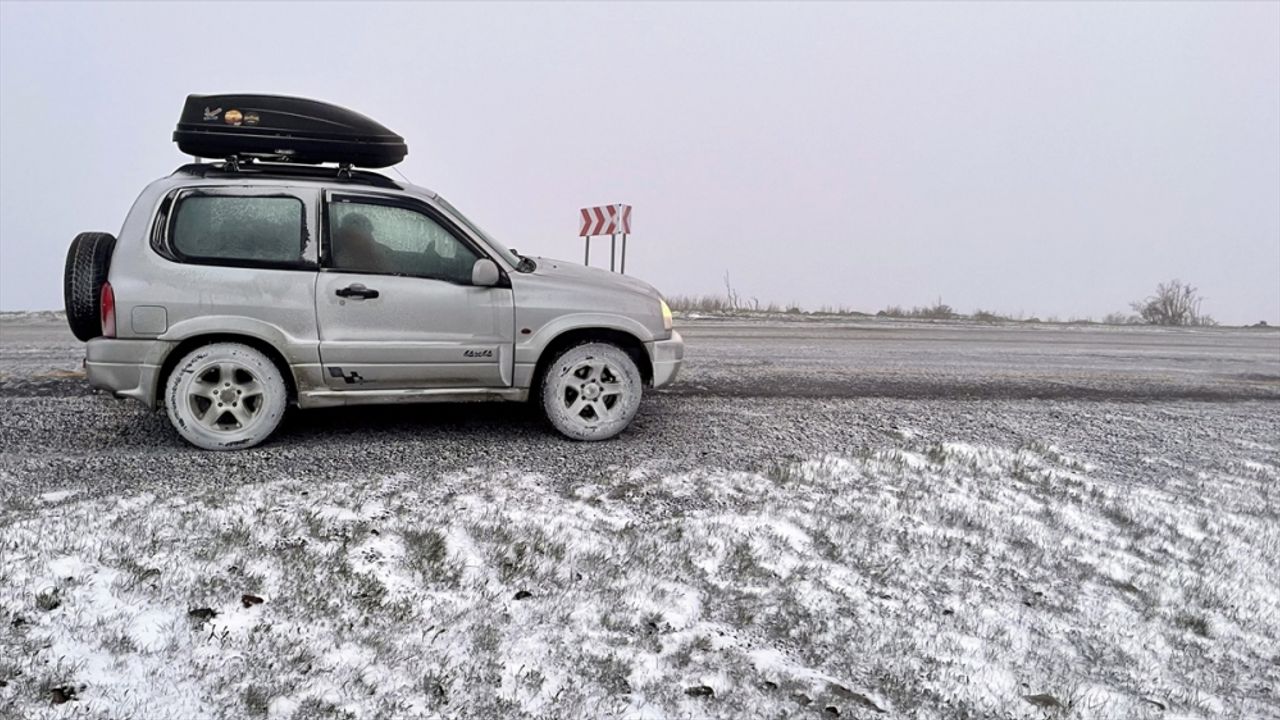 Ardahan'da kar ve yoğun tipi ulaşımı aksatıyor