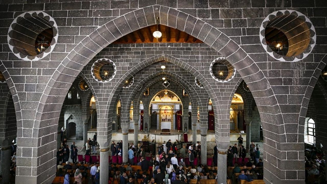 Bakan Ersoy, Diyarbakır'da Ermeni kilisesinin açılışını yaptı