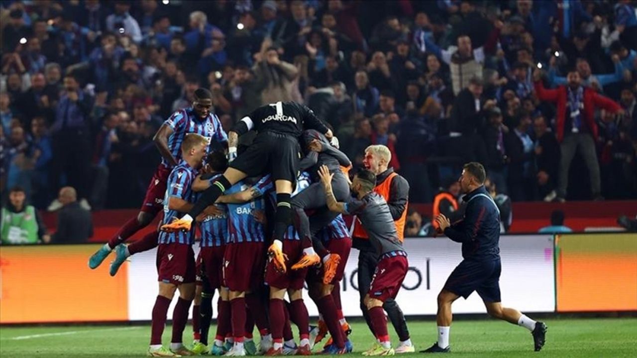Paris Saint-Germain'den Trabzonspor'a kutlama