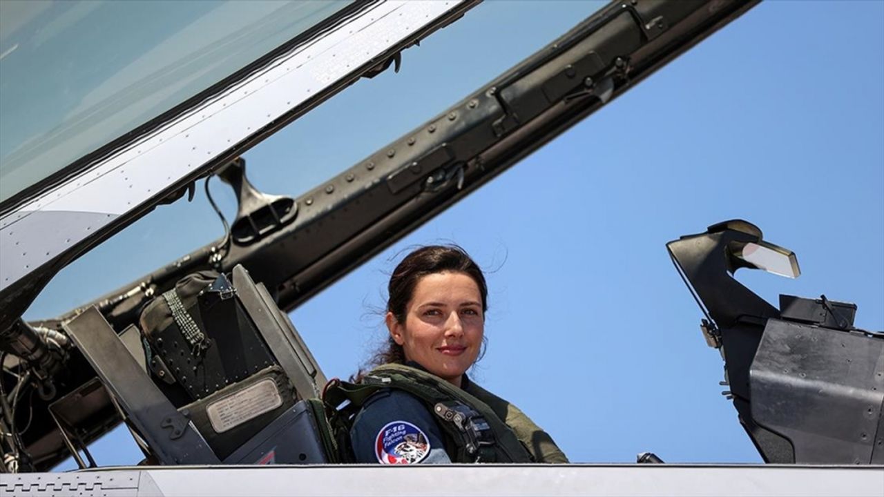 'Savaşan Şahin' F-16'lar, kadın pilotların kumandasında