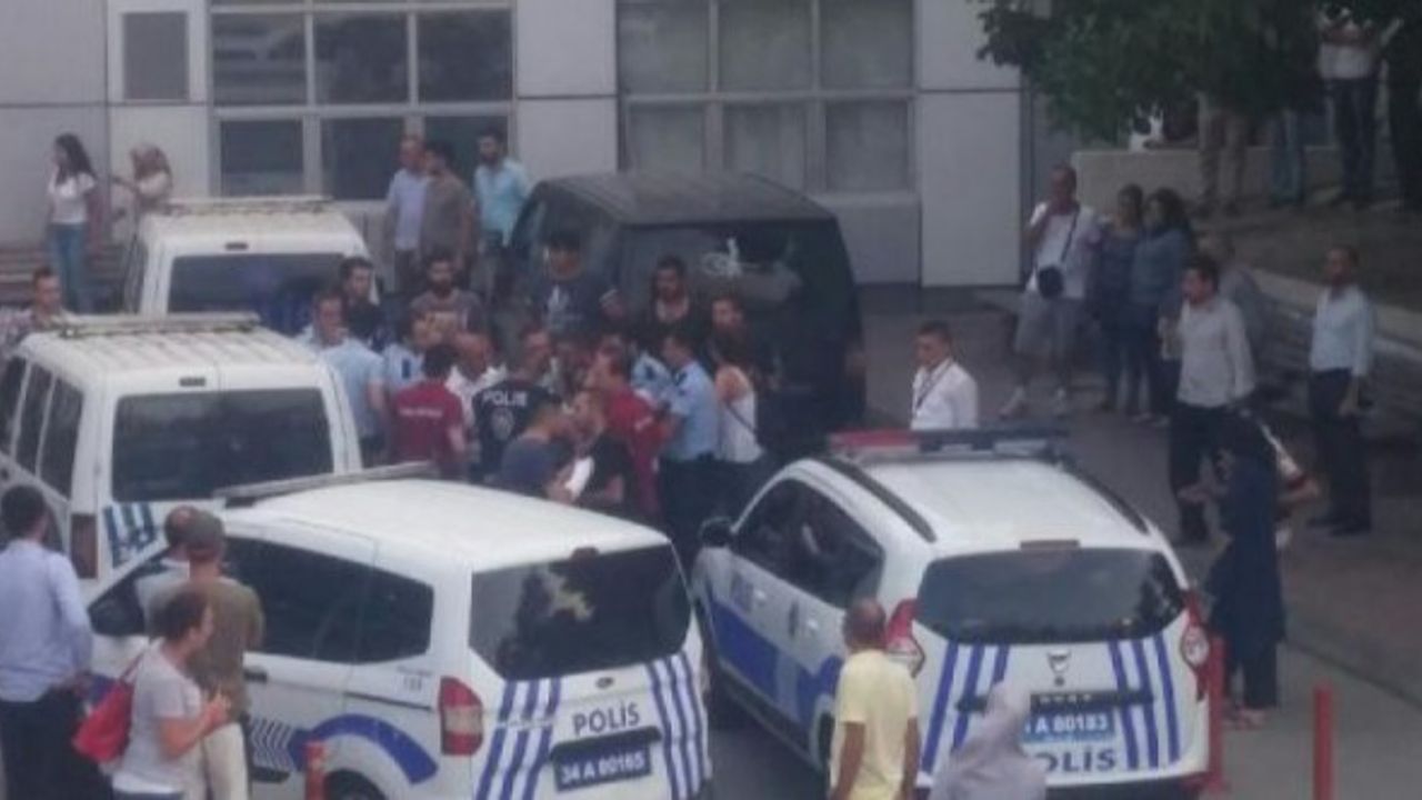 İstanbul'da polis aracının yayaya çarptığı anlar güvenlik kamerasına yansıdı