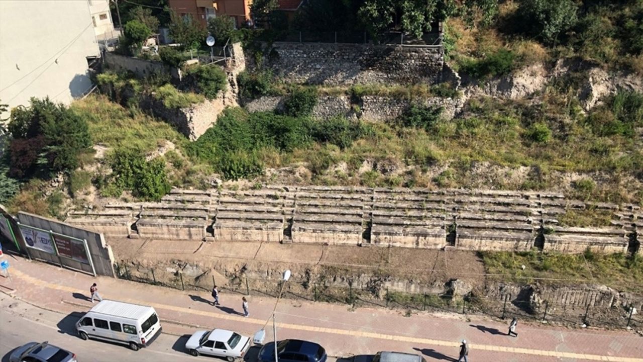 Bolu'daki 'antik stadion' kazısında hamam bulundu