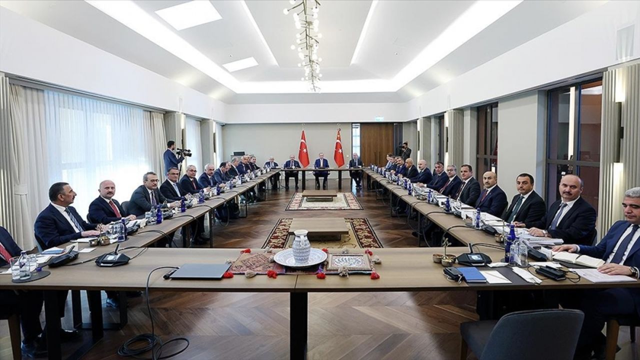 Cumhurbaşkanı Erdoğan, Ahlat'ta bölge valileriyle bir araya geldi
