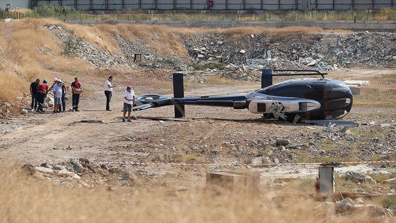 İzmir'de arızalanan helikopter boş araziye indi