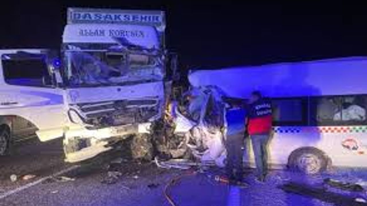 Sivas’ta düğün dönüşü kaza: 8 ölü, 9 yaralı