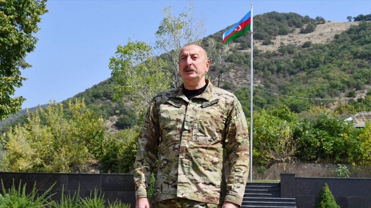 Aliyev, işgalden kurtarılan Laçın'ı ziyaret etti
