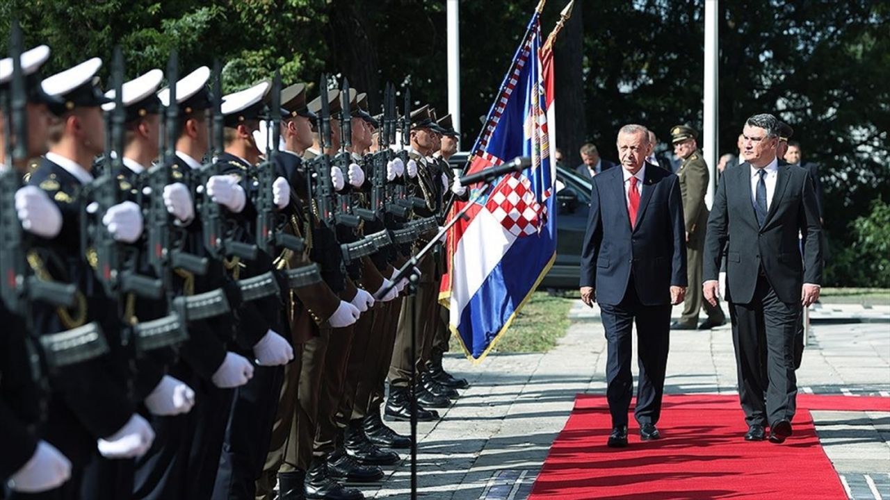 Cumhurbaşkanı Erdoğan Hırvatistan'da resmi törenle karşılandı