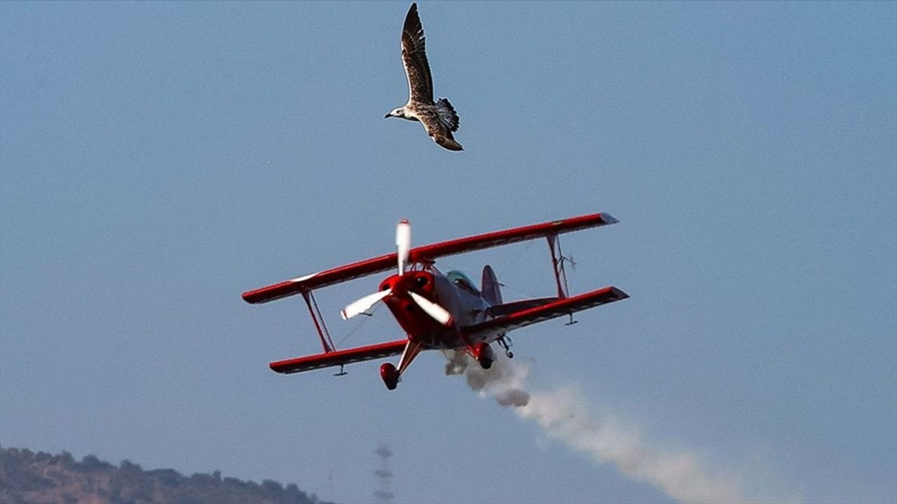 Akrobasi pilotu Semin Öztürk Şener, İzmir'de prova yaptı