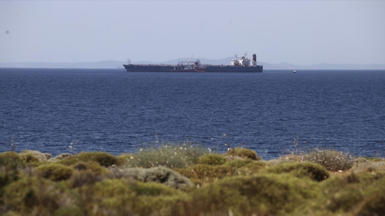 Rus petrolü, Yunanistan sularından Avrupa'ya kaçırılıyor