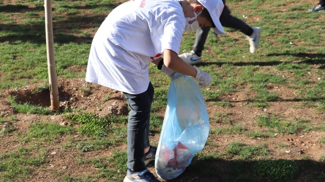 Siirt'te gönüllüler çöp topladı