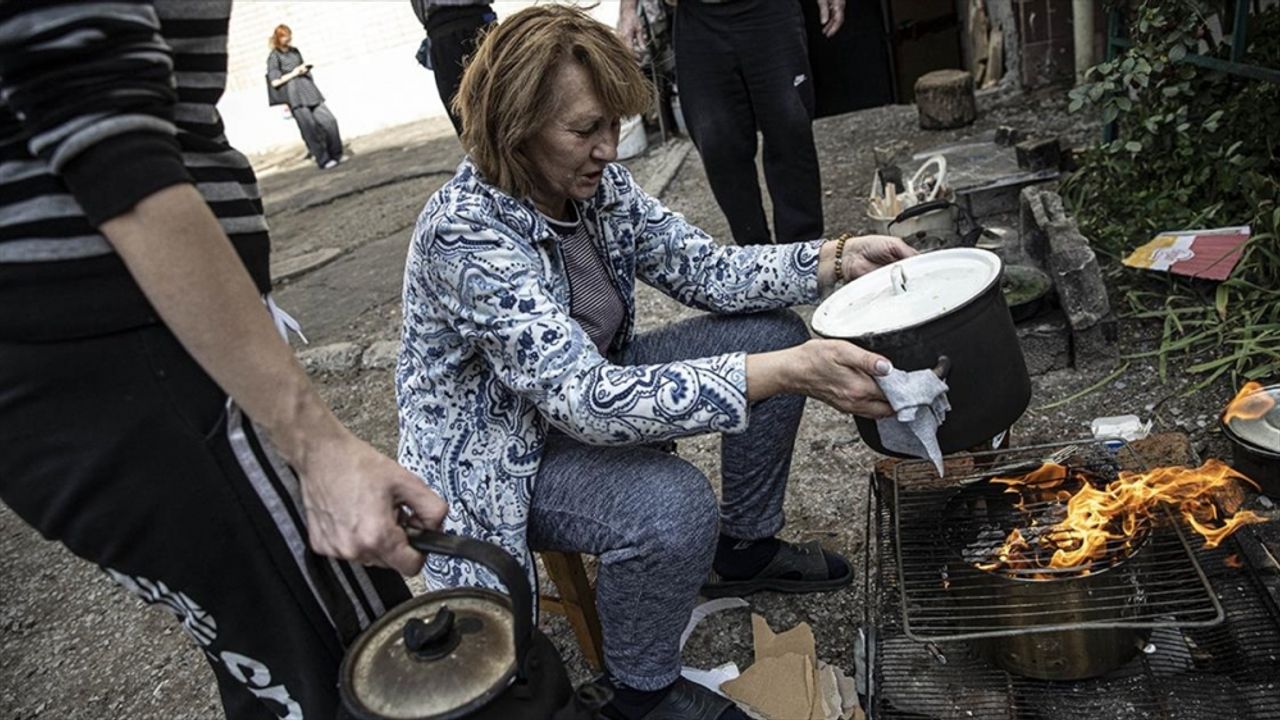 Ukrayna'nın İzyum şehri sakinleri zor şartlar altında hayata tutunmaya çalışıyor