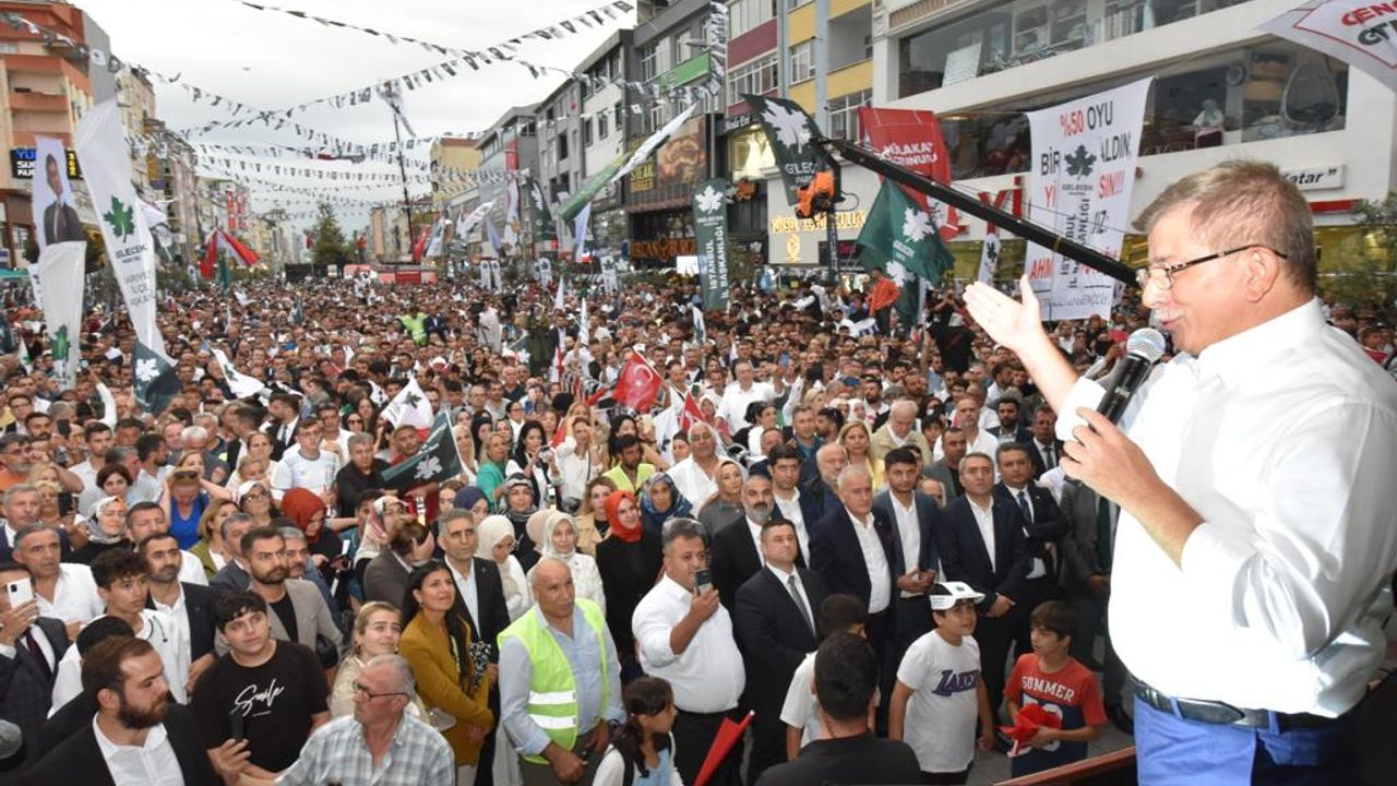 Ahmet Davutoğlu, İstanbul'da halka hitap etti