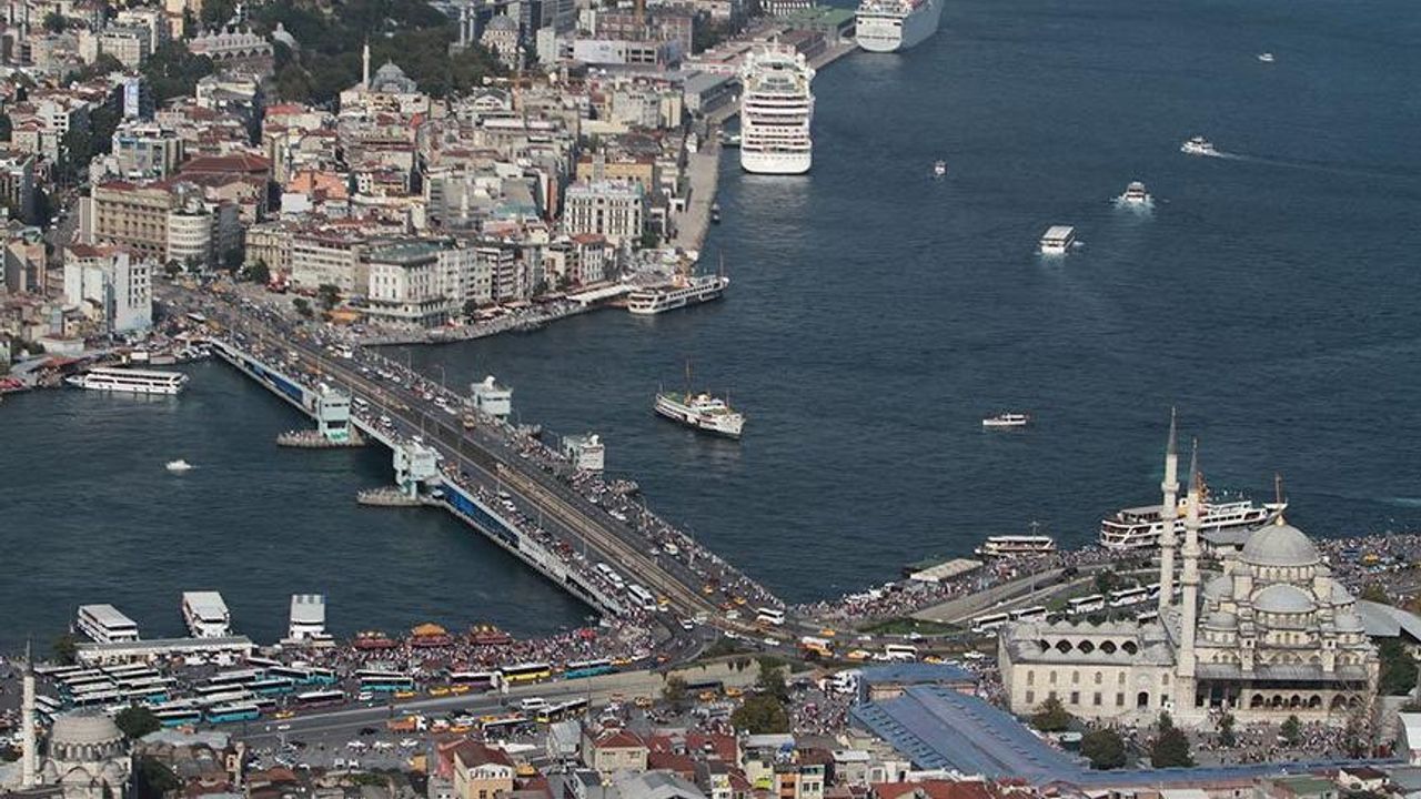 Atatürk ve Galata köprüleri gece trafiğe kapatılacak