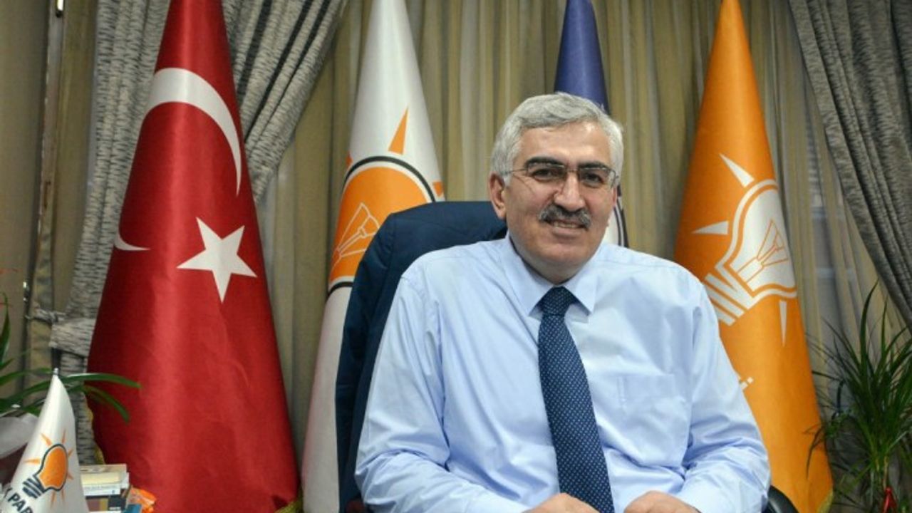 Erzurum AK Parti'de usulsüzlük yapan Mehmet Emin Öz, milletvekili olmak için istifa etti
