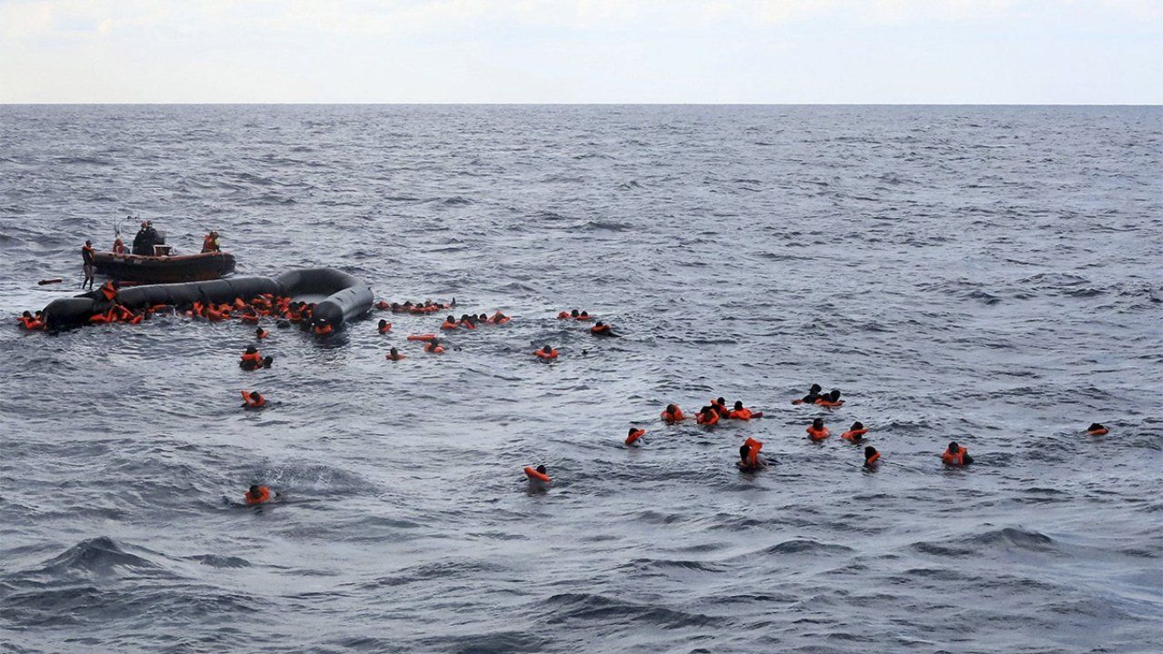 Göçmenleri taşıyan tekne battı: 34 ölü
