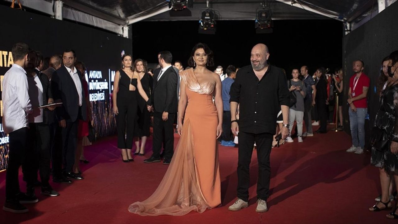 Altın Portakal Film Festivali kırmızı halı geçişiyle başladı