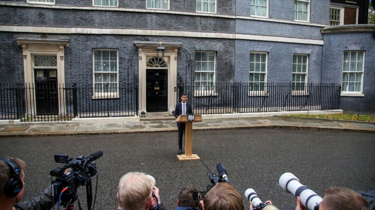İngiltere'nin yeni Başbakanı Sunak'ın gündemi 'ekonomik istikrar ve güven'