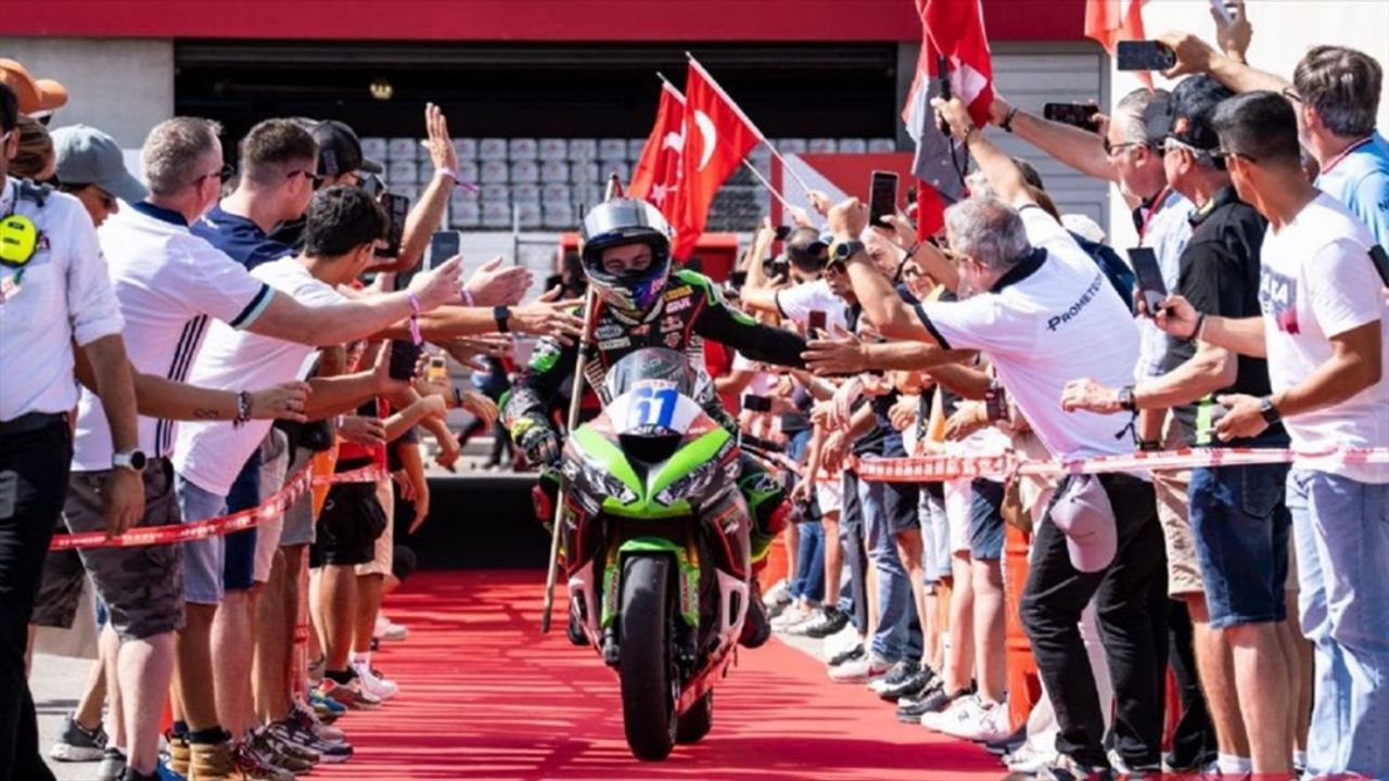 Milli motosikletçi Bahattin Sofuoğlu, WorldSSP Challange şampiyonu oldu