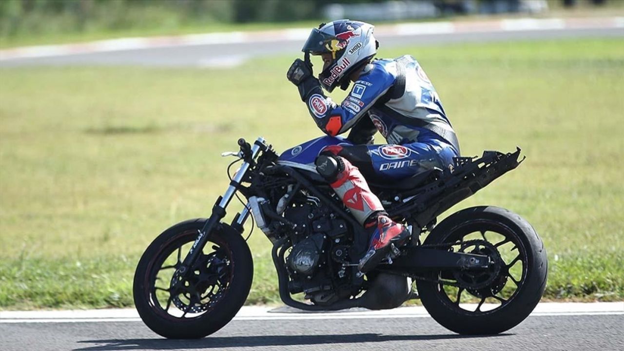 Toprak Razgatlıoğlu Superbike Portekiz ayağının ilk yarışında zafere ulaştı