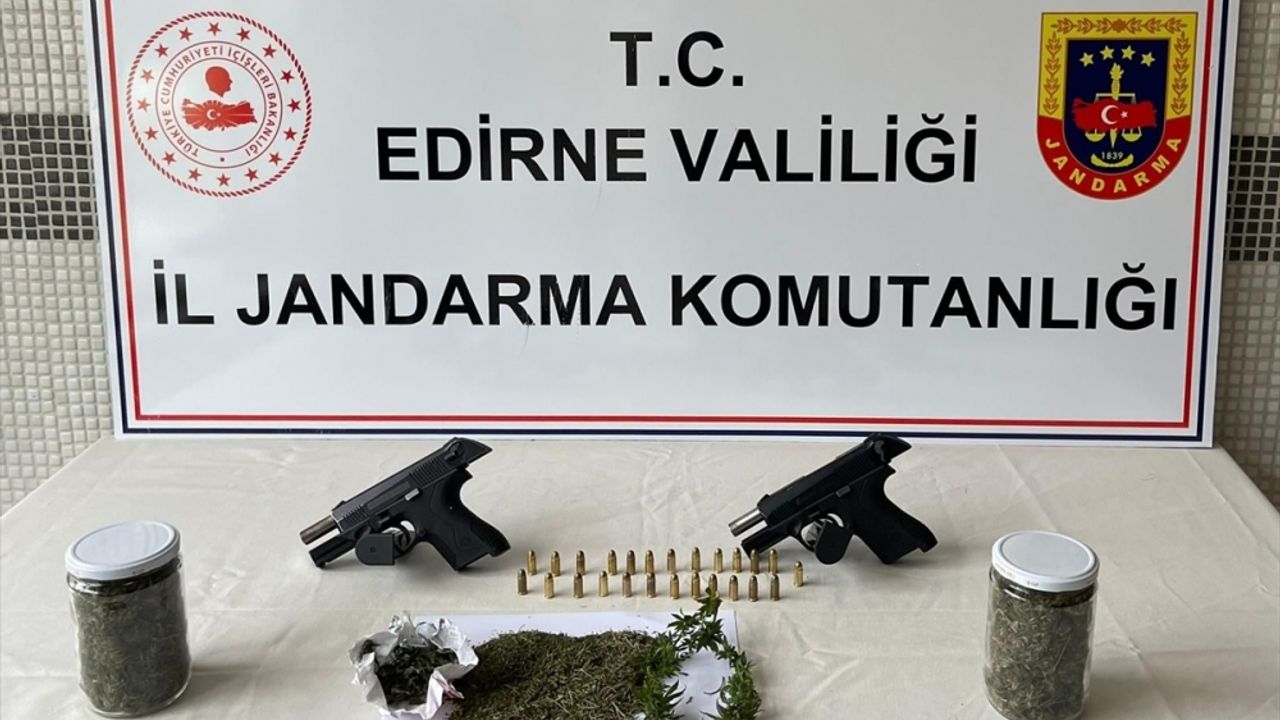Edirne'de bir evde 300 gram esrar ve 2 tabanca ele geçirildi