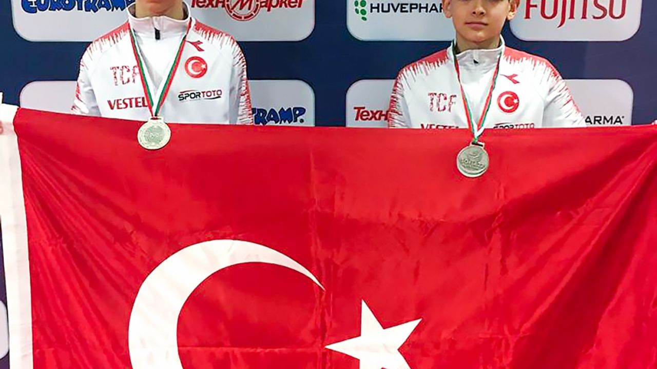 Minik cimnastikçiler Batuhan Meriç Mamur ile Sinan Cankurt dünya 2'ncisi oldu