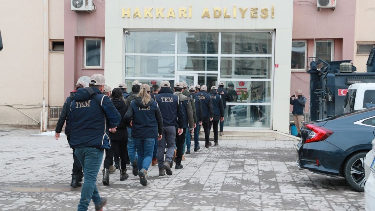 Terör operasyonunda 16 şüpheliden 3'ü tutuklandı