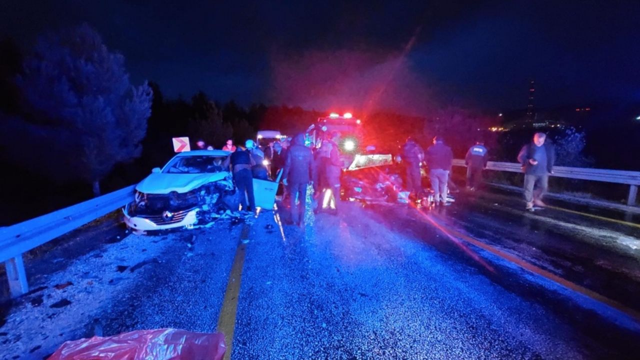 Bursa'da iki otomobil çarpıştı, 1 ölü, 5 yaralı