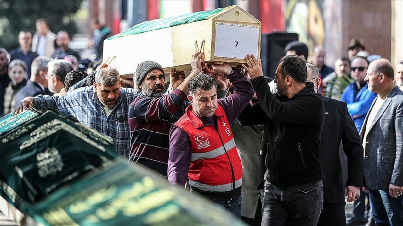 Bursa'daki yangında ölenlerin cenazeleri defnedildi