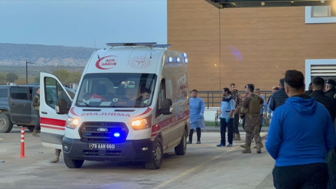 Öncüpınar Sınır Kapısı'na roketli saldırıda 1 asker ve 7 polis yaralandı