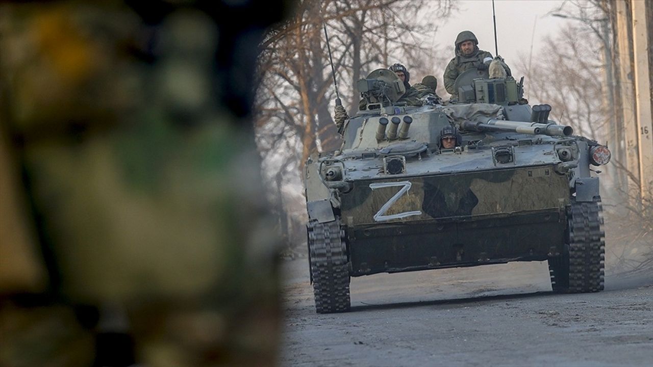 Rusya askeri birliklerini Ukrayna'da Dnipro Nehri'nin sol yakasına çekmeye başladı