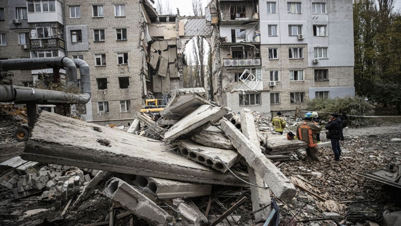 Ukrayna'da apartmana füze saldırısında 7 kişi öldü