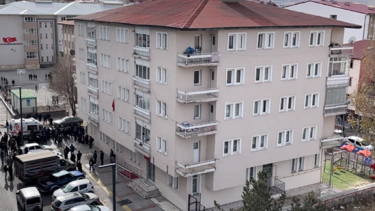 Ardahan Vali Yardımcısı Yusuf Melikşah Aydın'ın 4. kattan düşen çocuğu vefat eti