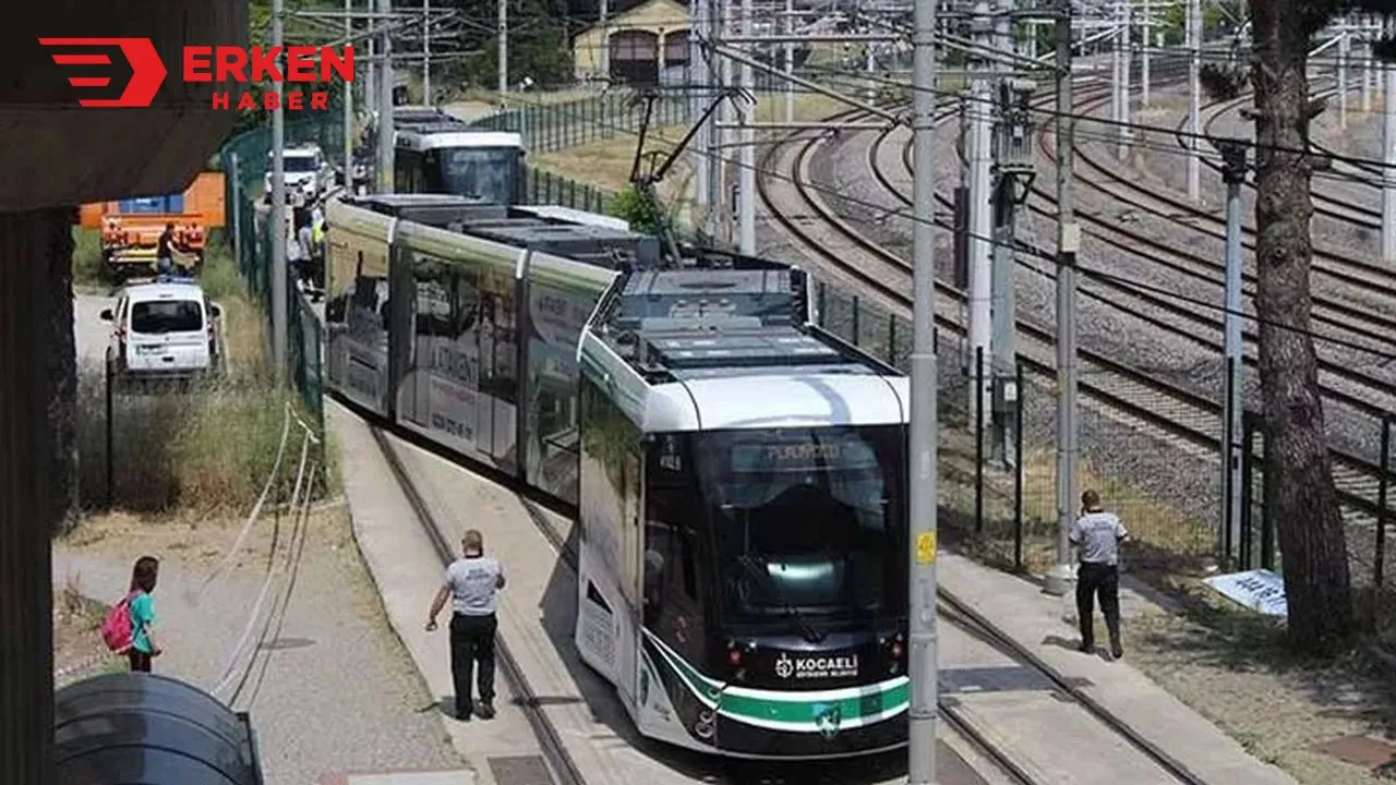 İstanbul'da tramvay yoluna giren araç, seferlerin aksamasına neden oldu