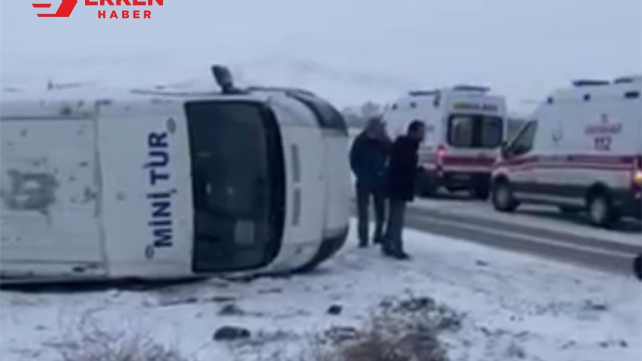 Devrilen yolcu minibüsündeki 5 yolcu yaralandı