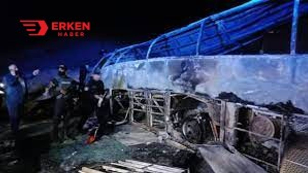 Otobüsün devrilmesi sonucu 16 kişi hayatını kaybetti