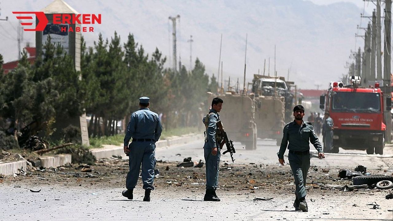 Afganistan’da memurları taşıyan otobüse  bombalı saldırıda 7 kişi öldü