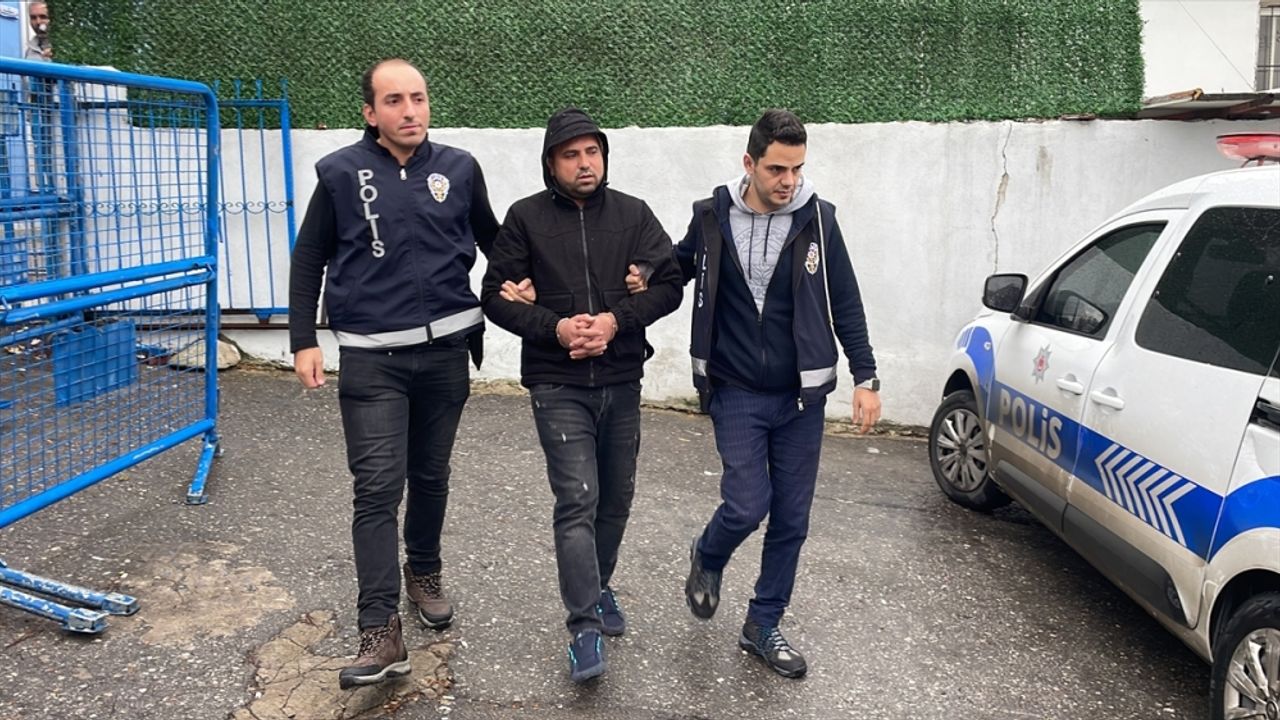 İzmir'de doktoru darbeden zanlı adliyede fenalaşınca hastaneye kaldırıldı