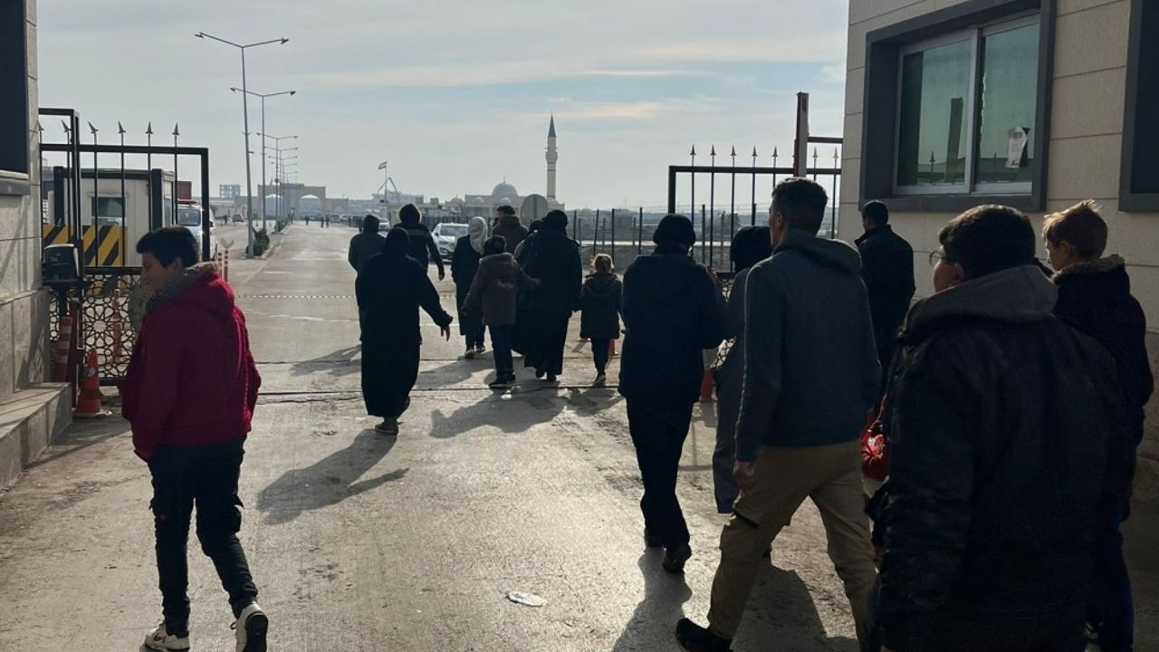 Kilis'te yakalanan 24 göçmen sınır dışı edildi