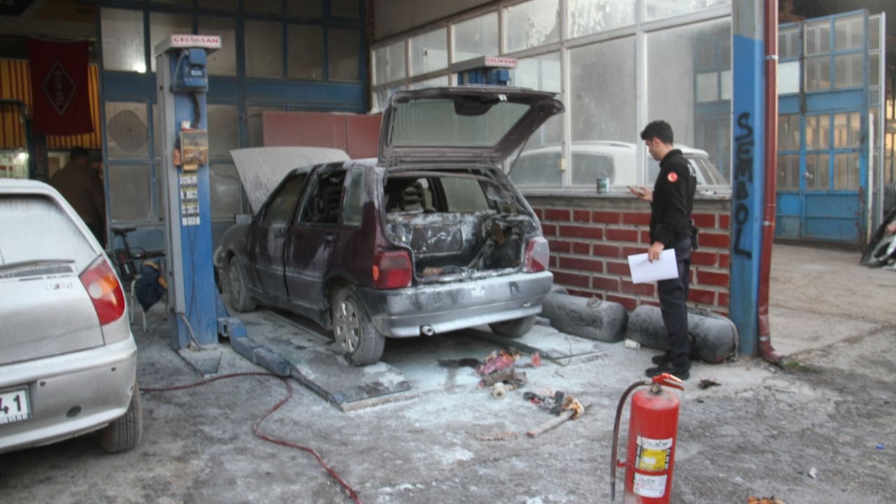 Konya'da otomobilden sızan gaz patladı: 5 yaralı