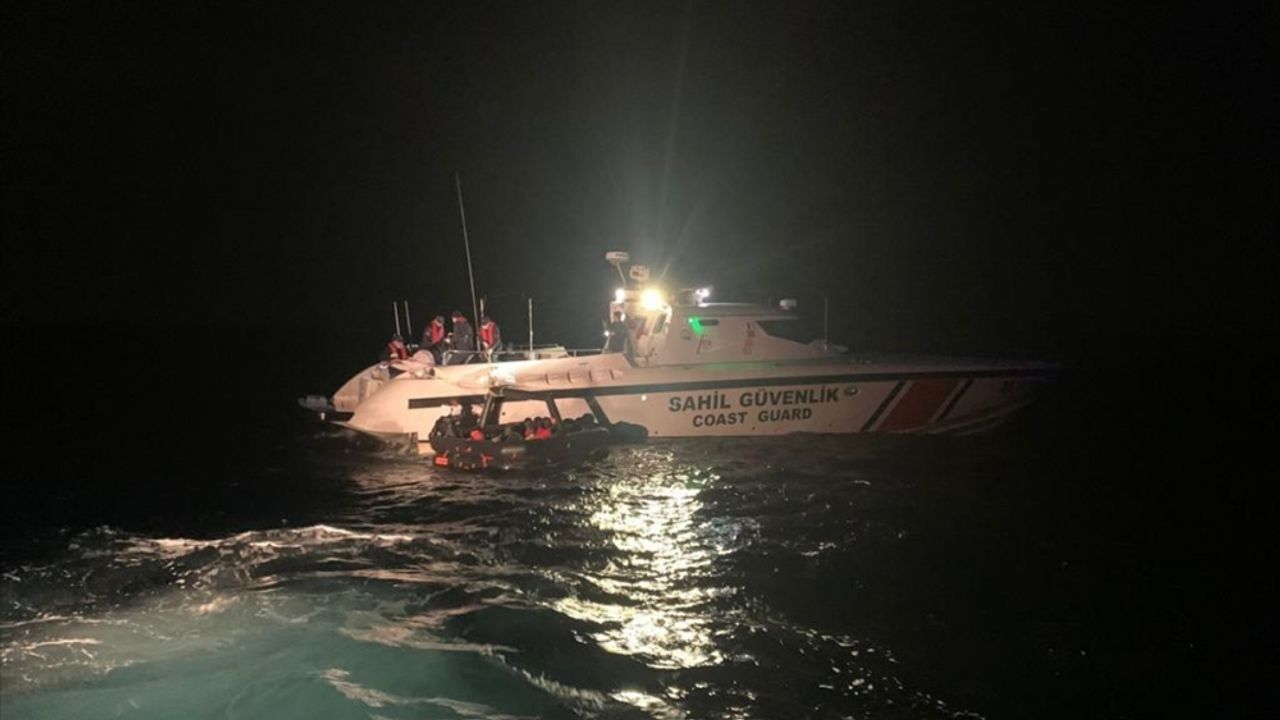 Türk kara sularına itilen 159 göçmen kurtarıldı