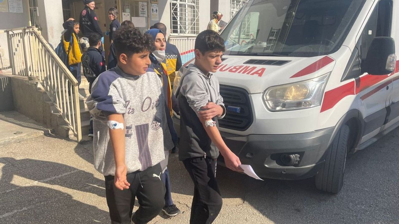 Bursa'da gıda zehirlenmesi şüphesiyle 8 öğrenci hastaneye kaldırıldı