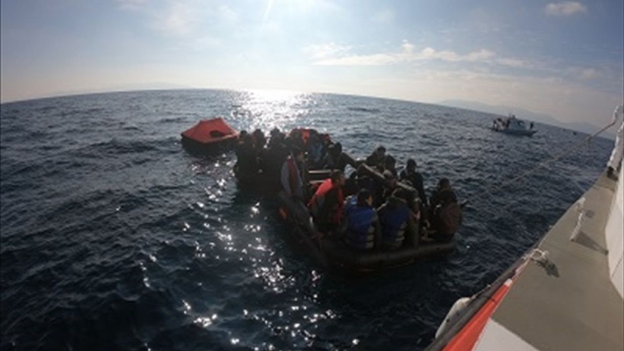 İzmir ve Aydın açıklarında 85 göçmen kurtarıldı